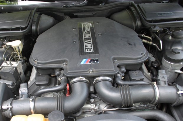 2000 BMW M5