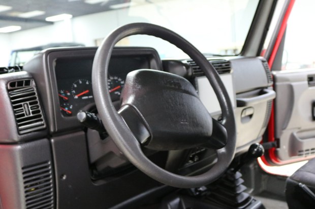 No Reserve: 2001 Jeep Wrangler SE 5-Speed