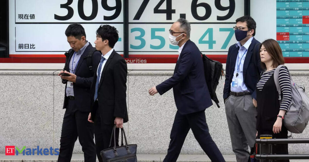 Global Market Today | Asian stocks fall, oil climbs with Iran in focus